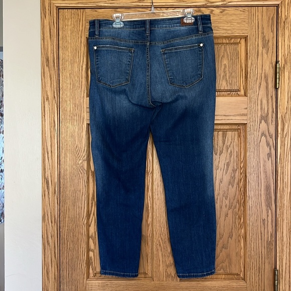 Like New Judy Blue Relaxed Fit Jeans. Size 15/32 - Picture 2 of 7